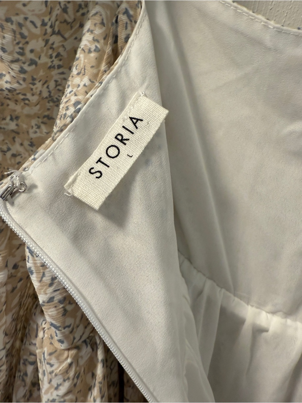 Storia Neutral Floral Maxi Dress in Beige and Cream size L - Picture 7 of 8